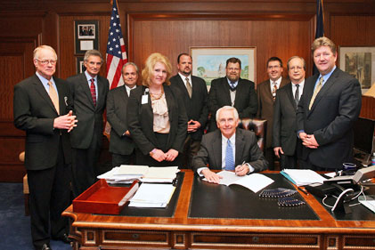 Kentucky Governor Signs Improved Post-Conviction DNA Access Law