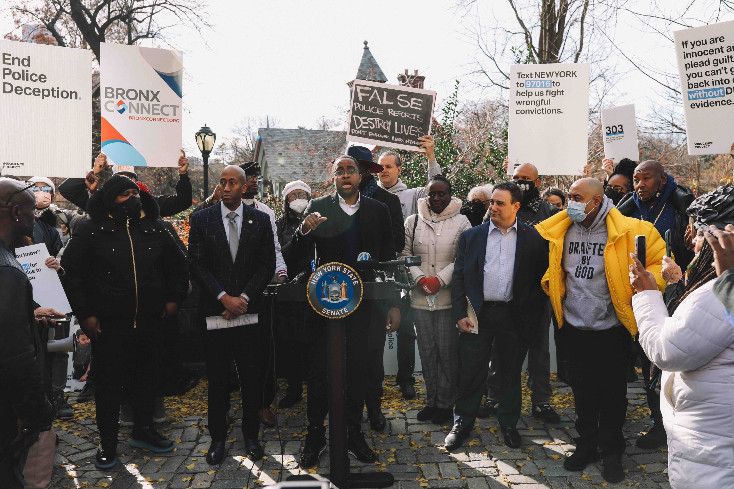 From left to right: Assemblyman Clyde Vanel, Sen. Myrie Zellnor, Senator-Elect Cordell Cleare, Marty Tankleff, and Raymond Santana introducing a criminal justice package in New York on Dec. 14, 2021 in Central Park. (Image: Elijah Craig/Innocence Project)