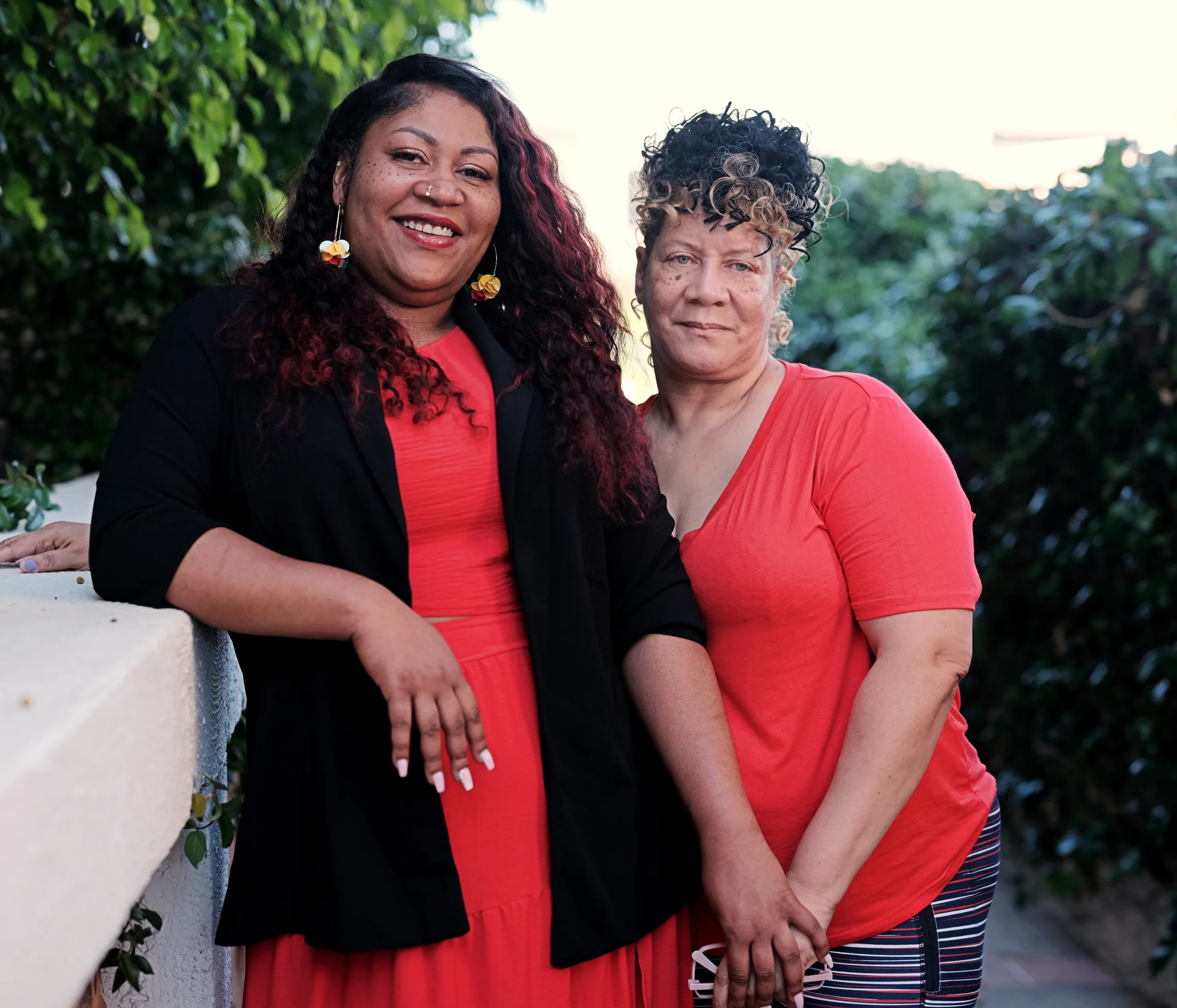 Johnetta Carr, who was wrongly arrested at the age of 19, with her mother Lorinda Baker at the 2023 Innocence Network Conference. Ms. Carr was represented by the Kentucky Innocence Project. (Image: Kenny Karpov/Innocence Project)
