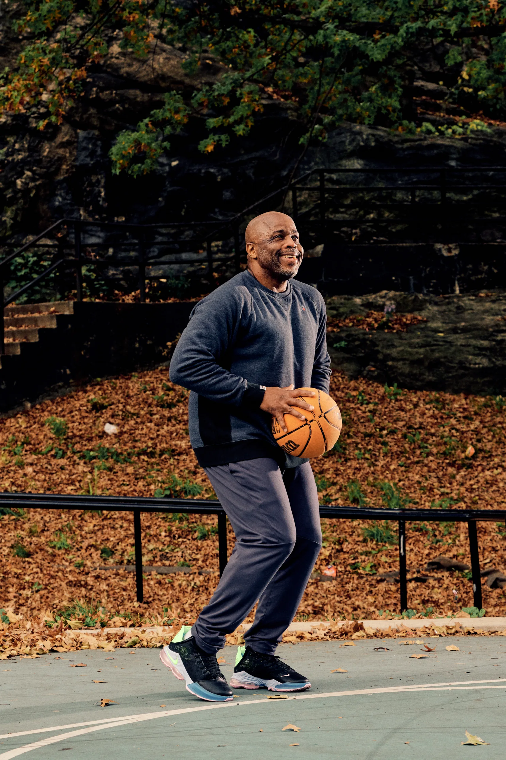 Norberto Peets playing basketball in New York City. (Image: Christian Rodriguez/Innocence Project)